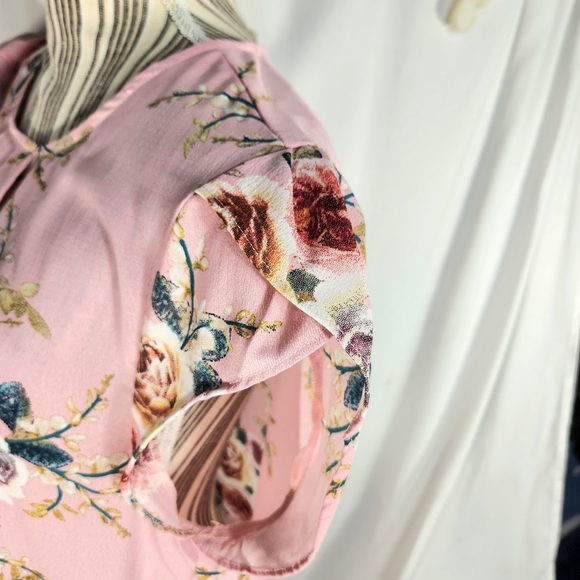 Designer Pink Floral Petal Sleeves Pleated Front Neckline Button Neck Top XLarge - Picture 4 of 9